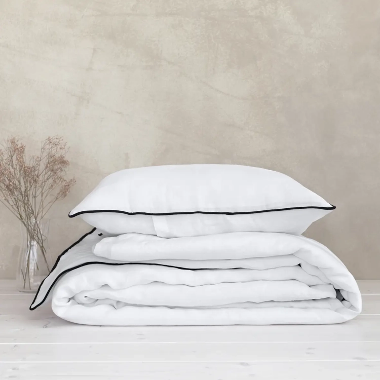 lniana poduszka i kołdra Black White biała z czarną wypustką