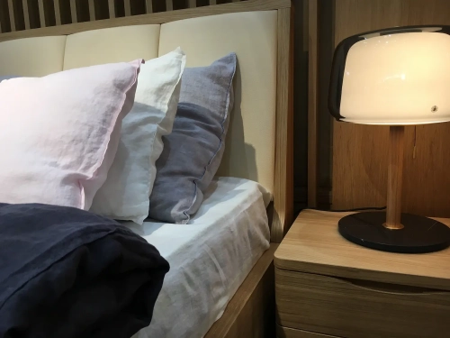 Lniane poduszki w kolorze różowym, białym i szarym