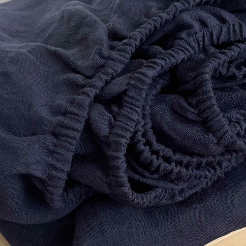 Lniane prześcieradło z gumką granatowe navy blue
Prześcieradło granatowe z gumką - detal