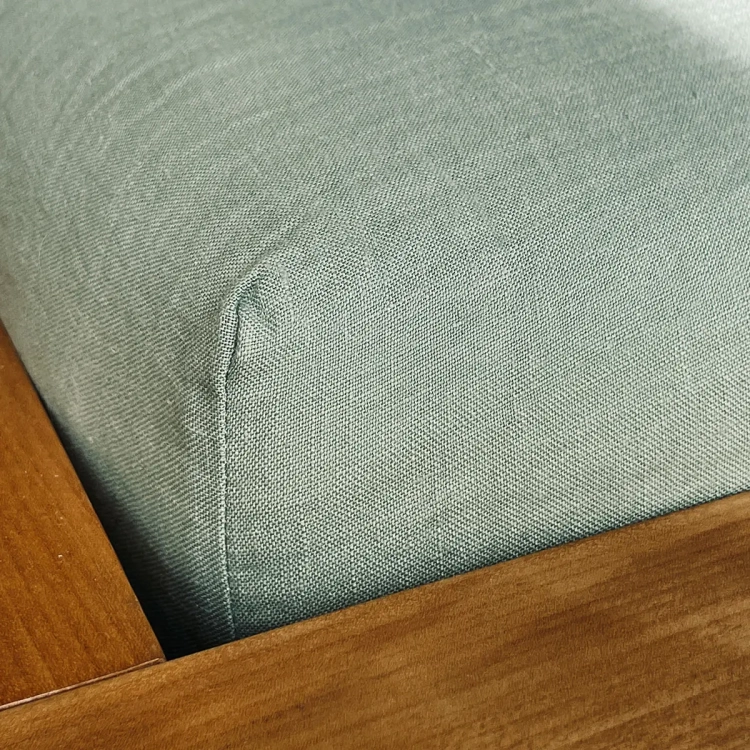 Prześcieradło z lnu z gumką zielone PURE sage green
zielone prześcieradło lniane na materacu