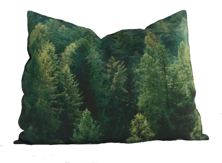 Poduszka lniana z nadrukiem zielonego lasu, kolekcja INSPIRED BY NATURE
