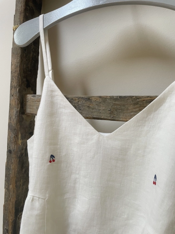 Top lniany Cherry cream white z wyhaftowanymi wisienkami