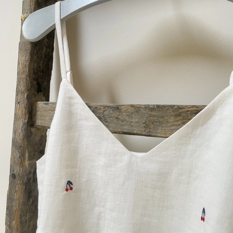 Top lniany Cherry cream white z wyhaftowanymi wisienkami