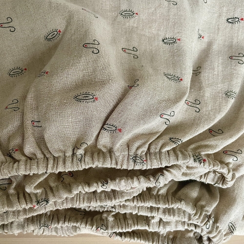 prześcieradlo-NAGO-gumka-6790_1.jpg Prześcieradło z gumką w kolorze naturalnego lnu z drobnym wzorkiem