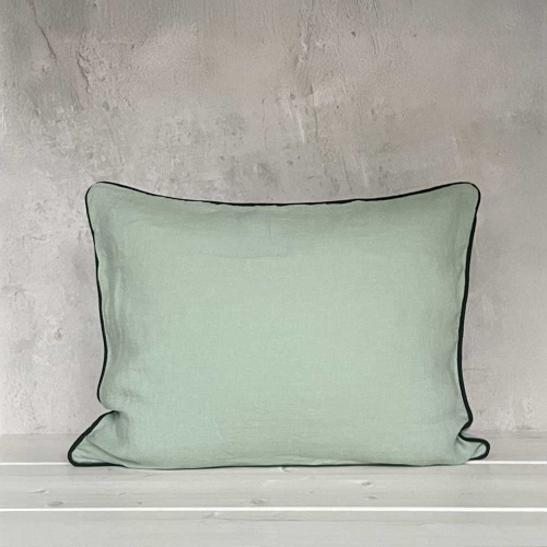 poduszka lniana jasnozielona z czarnymi wypustkami