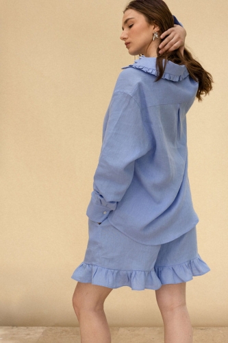 Lniany niebieski komplet szorty i koszula z falbanami -  stylowy strój na dzień i  do spania