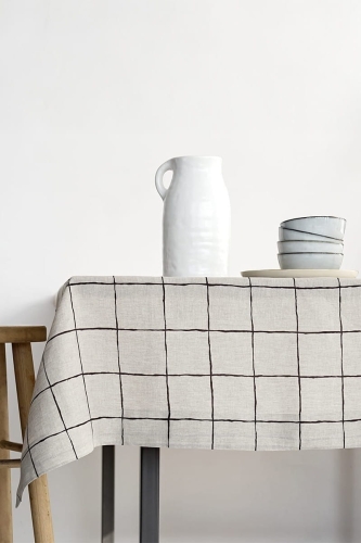 lniany-obrus-krata-czarna-kadr.jpg