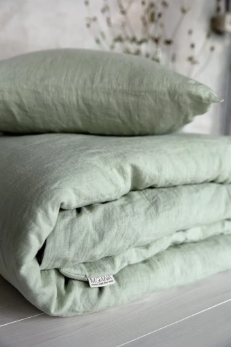 poduszka i kołdra w lnianych poszewkach. Komplet pościeli lniane PURE sage green