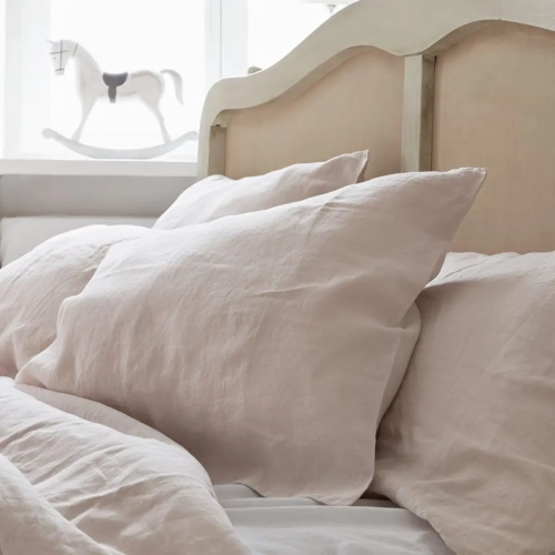 Lniane poduszki w kolorze pudrowego różu