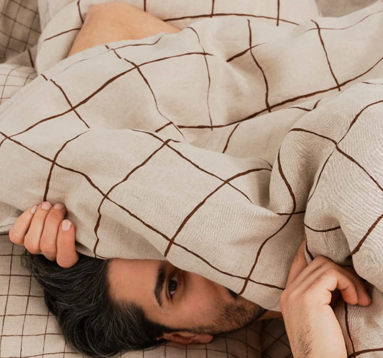 Lniana kołdra w brązową kratę GRID