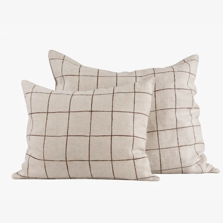 Poduszka 2 GRID brown detal gener .webp