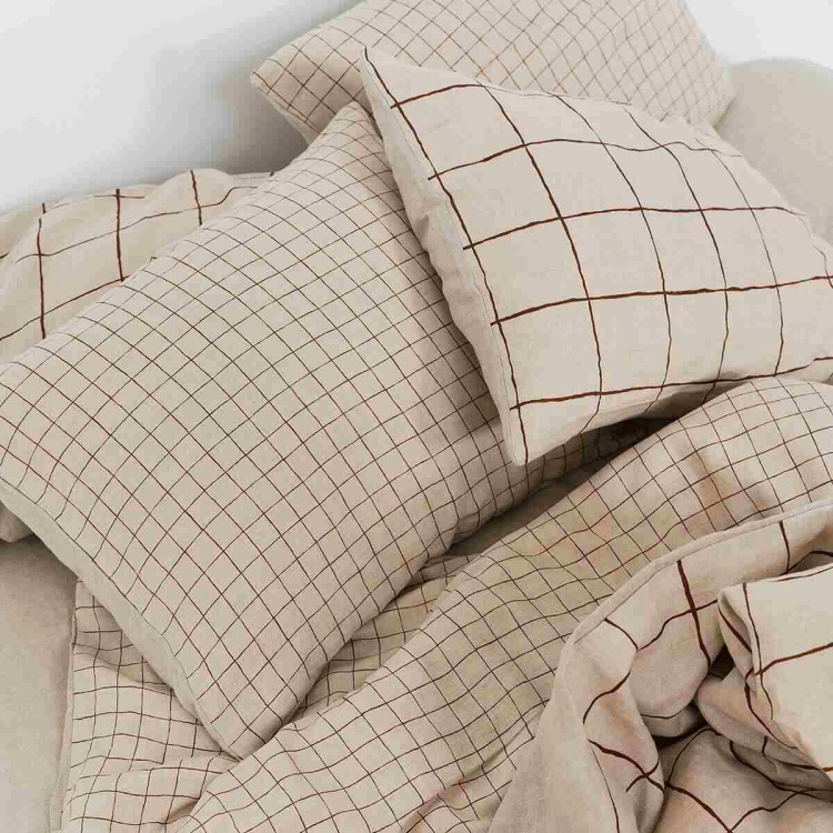 poduszki-grid_brazowa-23.110108.jpg Poduszki lniane w kolorze naturalnym  w dużą i małą brązową kratę