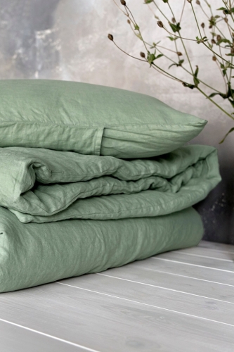 pościel lniana sage green złożona kołdra i poduszka moana 650x975.jpg