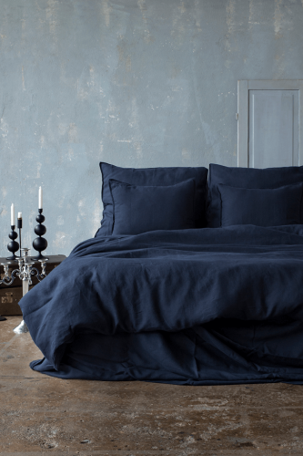 NAVY blue pościel na łóżku_1 650x975.png