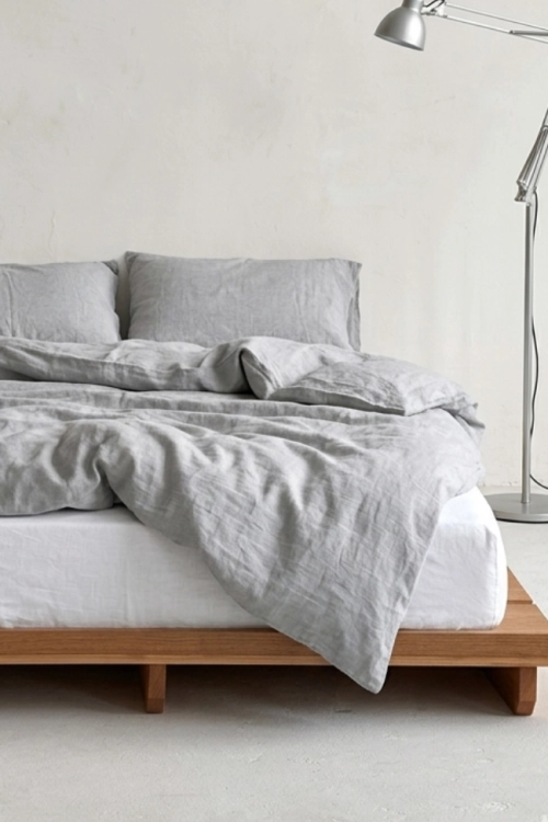 LIGHT GREY pościel na łóżku2 650x975.png